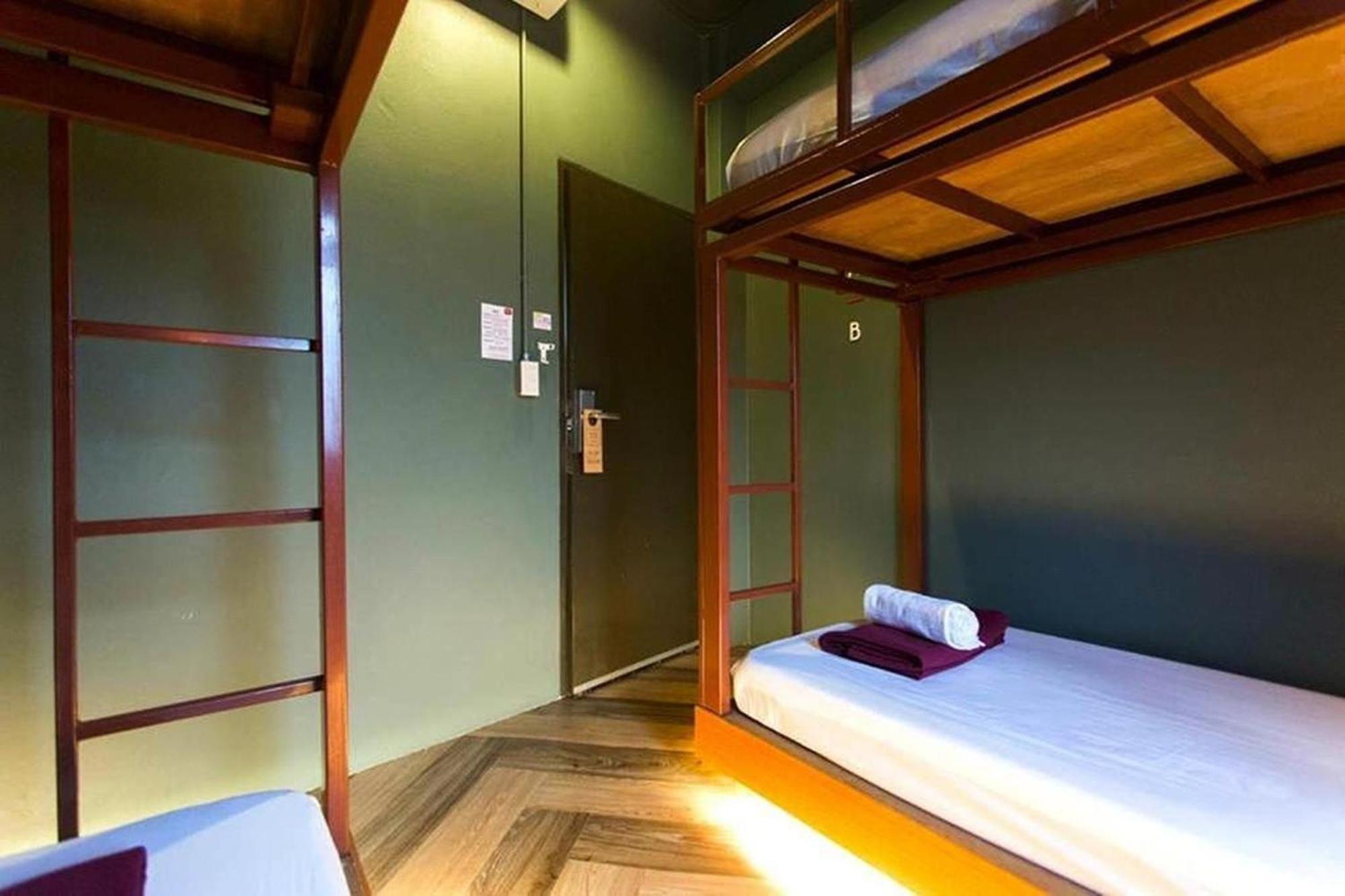 Loftel 22 Hostel Bangkok Exterior photo